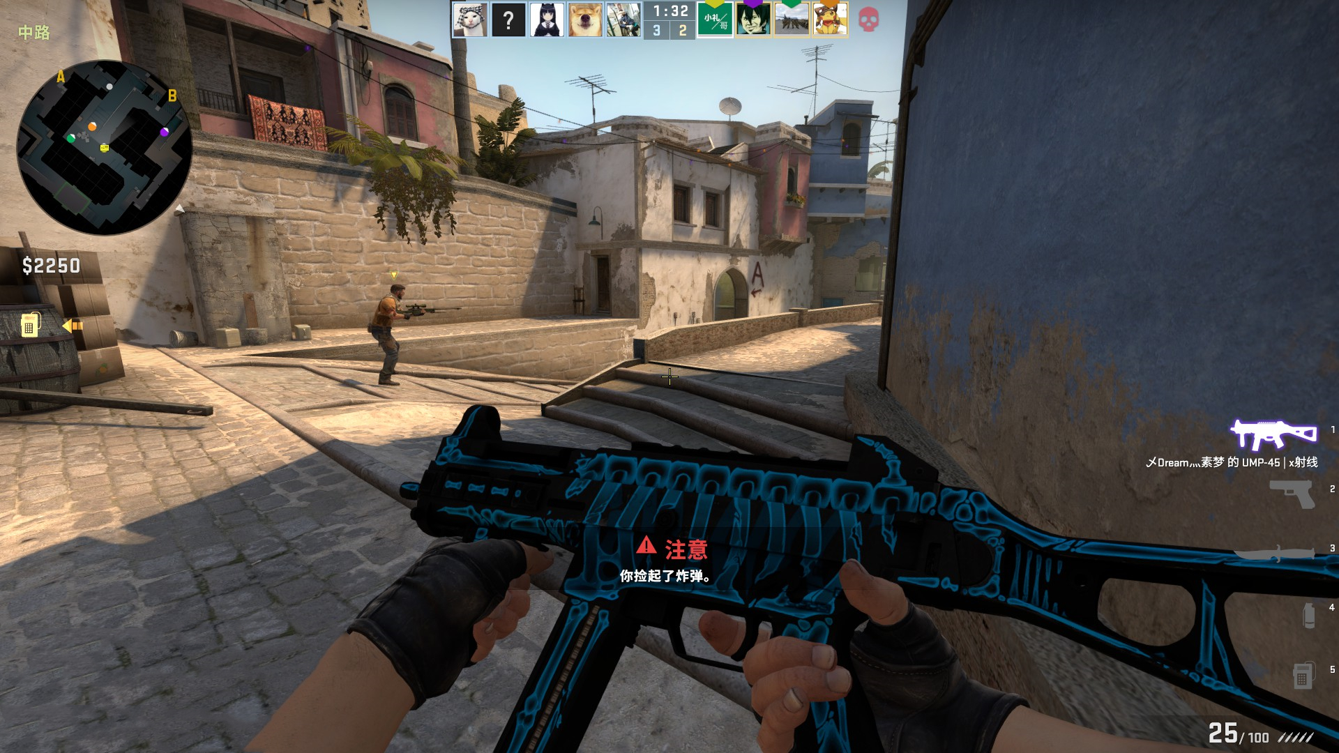 王继德分享了一张与Gugu／王多多的LPL全明星照片：“这两个人真的很帅，对吧？”