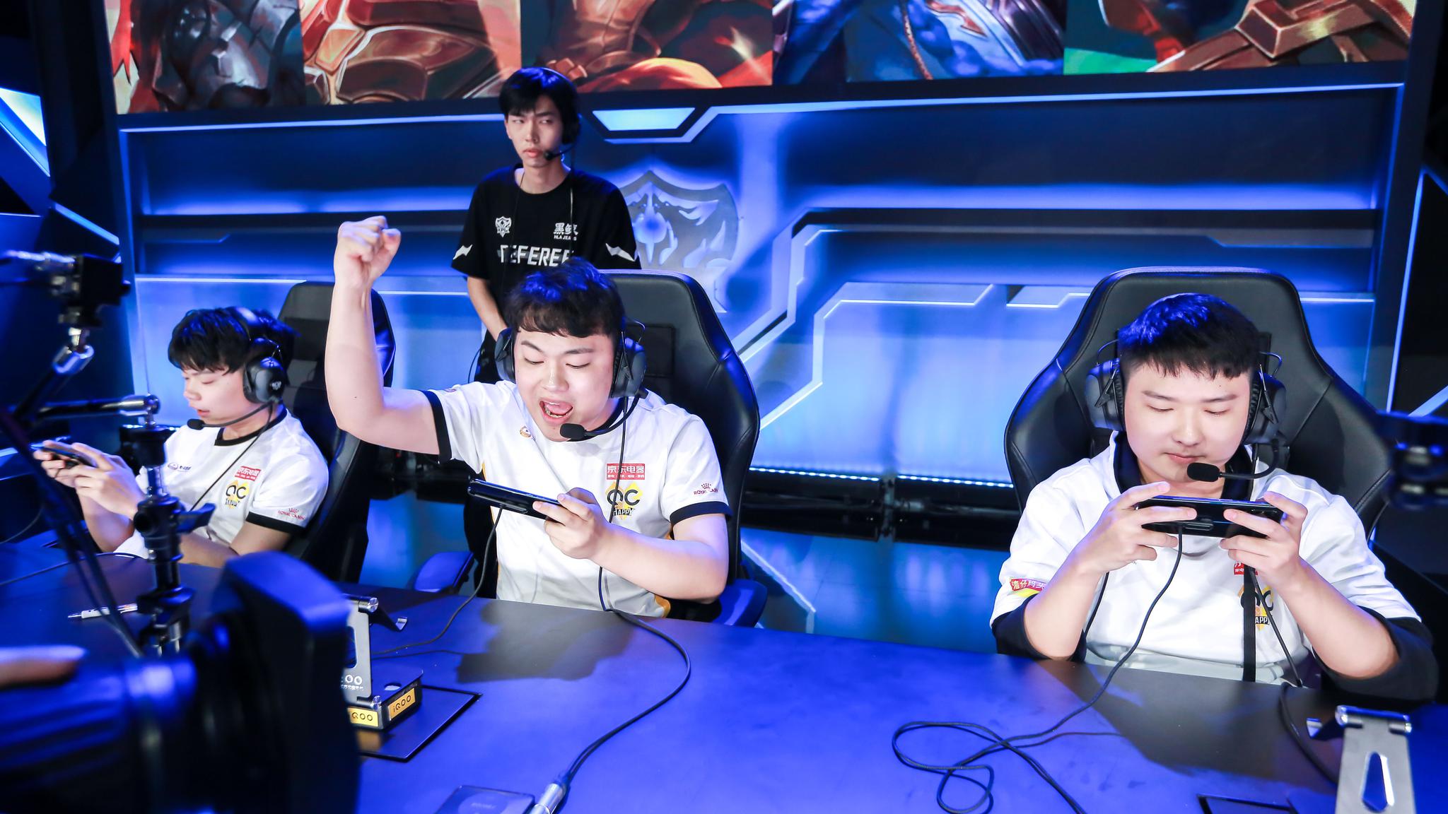 赛后采访Light：不能再被暴打了，需要呼吸一下，被暴打是无法呼吸的