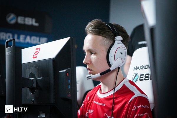 s1mple转会FaZe：社区对这一历史性转会的反应